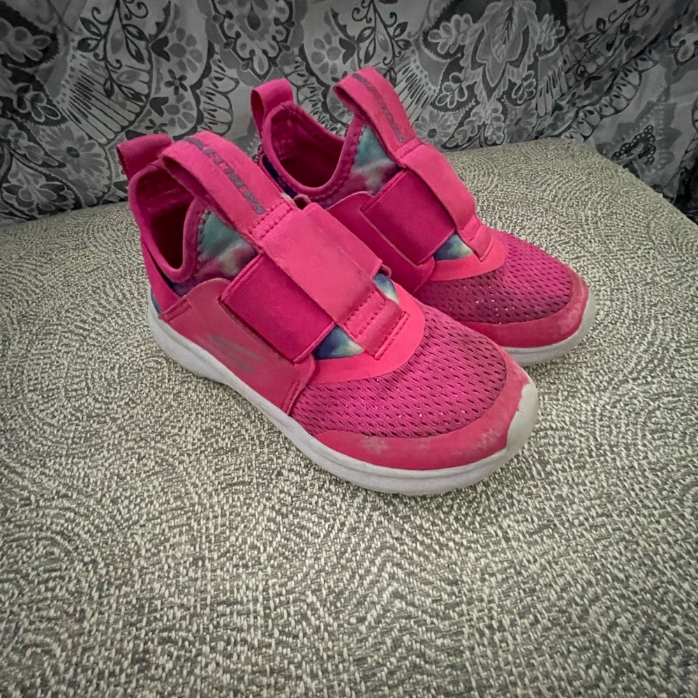 Sketchers sizer 11.5 pink sneakers